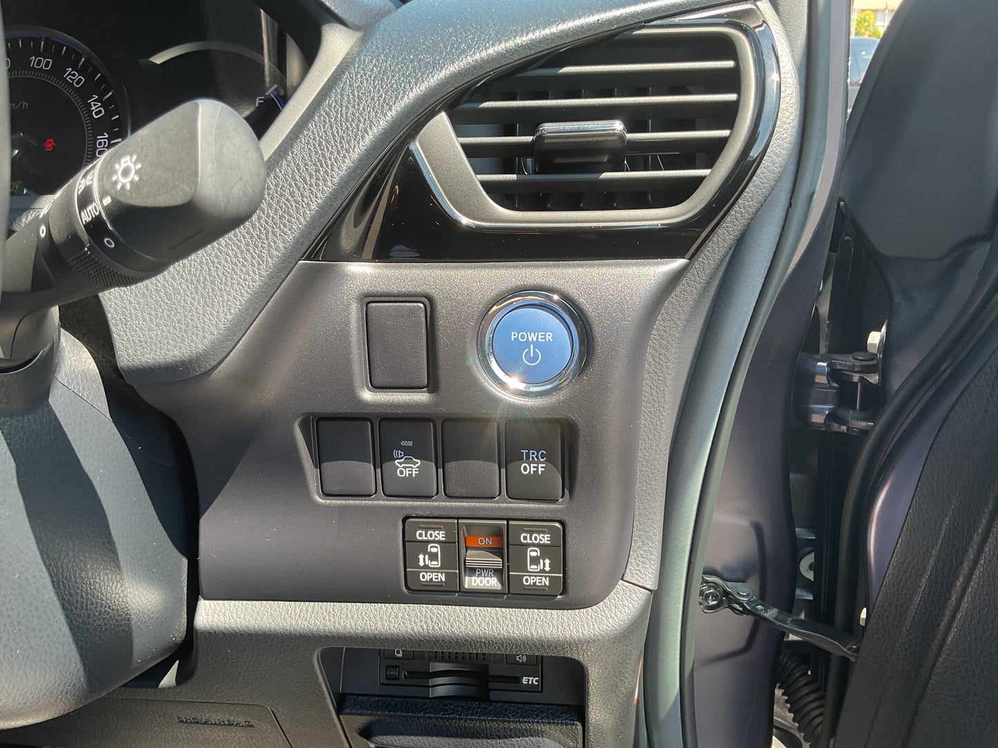 エスクァイア　ハイブリッドX／ナビ／TV／バックカメラ／