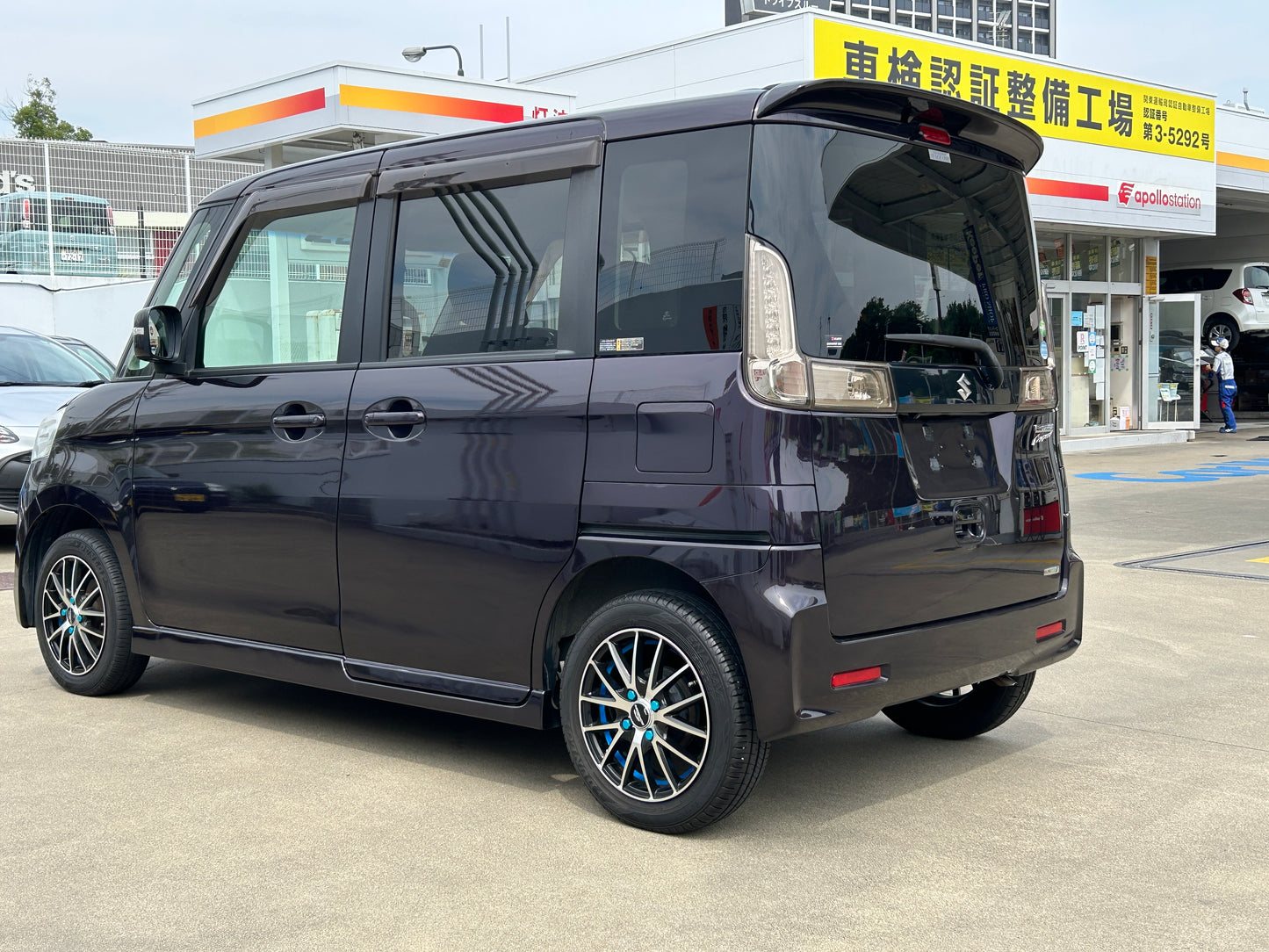 スペーシアカスタム/カスタムXS/パワースライドドア /HIDヘッドライト /フォグランプ /純正ディスプレイオーディオ / ワンセグTV /バックカメラ /ETC /スマートキー /革巻きステアリング（ステアリングリモコン付） /社外14インチアルミホイール /アイドリングストップ