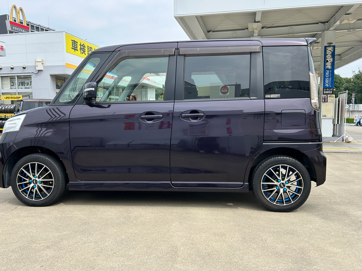 スペーシアカスタム/カスタムXS/パワースライドドア /HIDヘッドライト /フォグランプ /純正ディスプレイオーディオ / ワンセグTV /バックカメラ /ETC /スマートキー /革巻きステアリング（ステアリングリモコン付） /社外14インチアルミホイール /アイドリングストップ